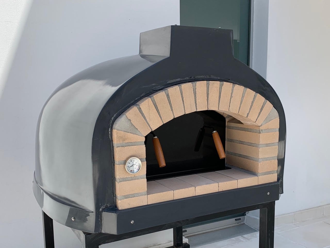 domesticeren Het hotel Luchten Portuguese Brick Pizza Oven in Fiberglass Shell